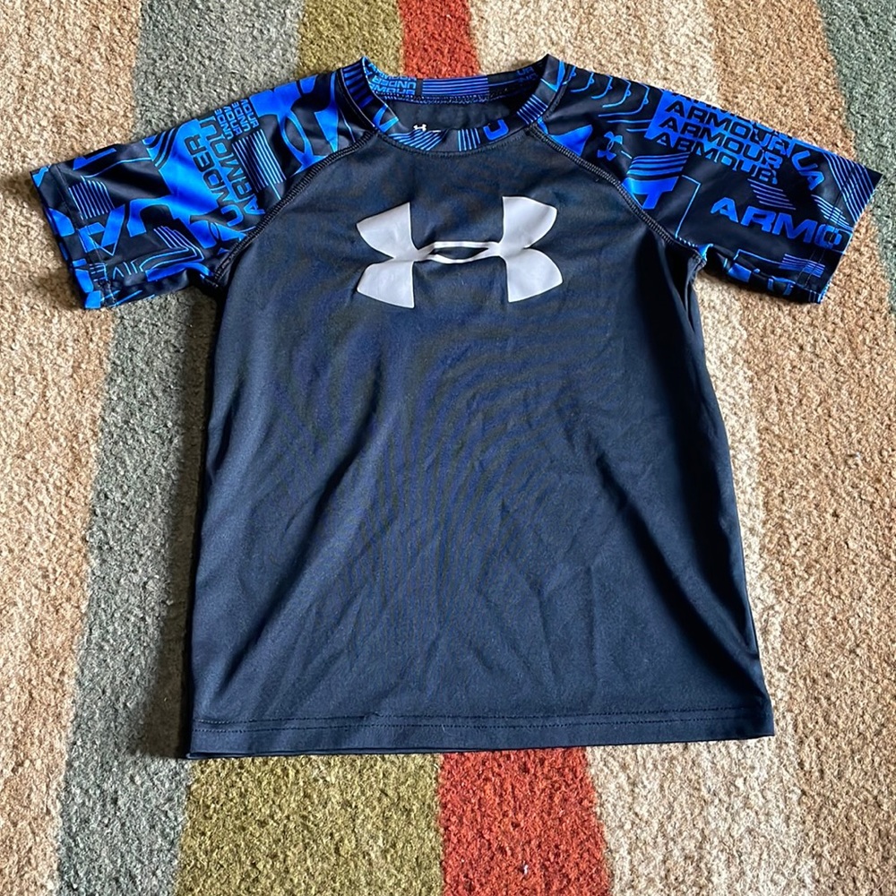 Boy’s Under Armour t-shirt